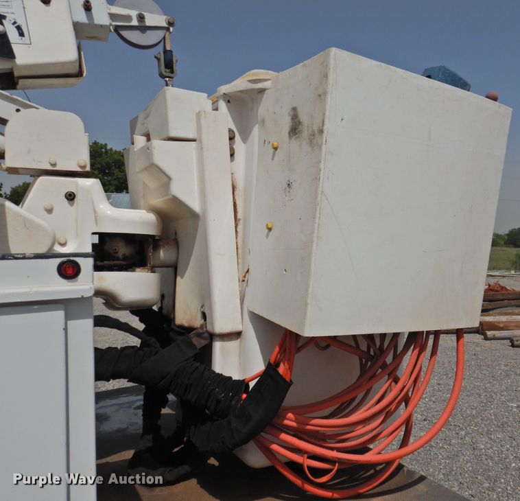 image for item GN9909 2016 Ford F550 Super Duty  bucket truck