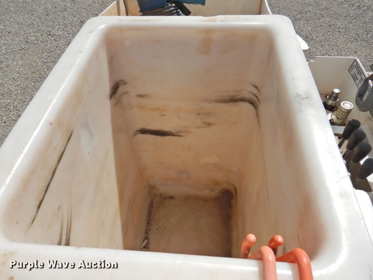 image for item GN9909 2016 Ford F550 Super Duty  bucket truck