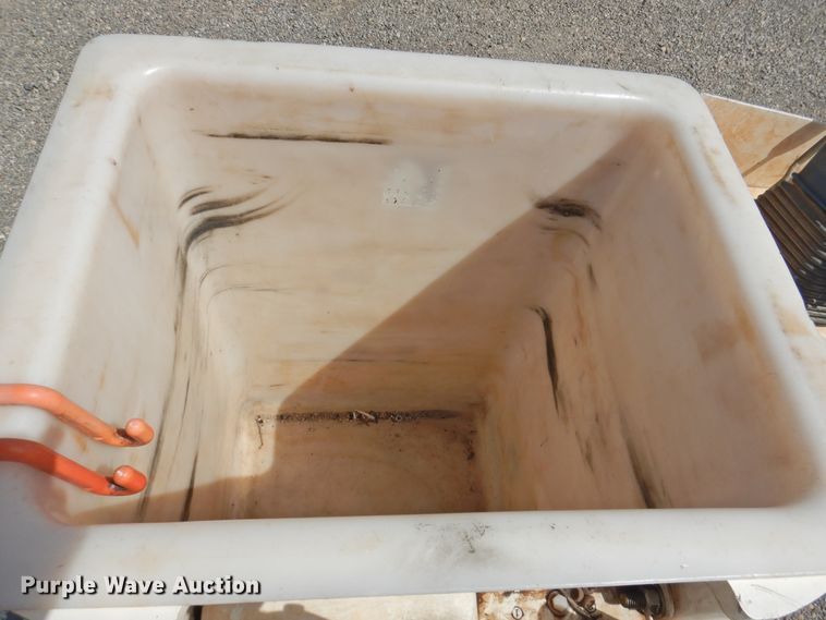 image for item GN9909 2016 Ford F550 Super Duty  bucket truck