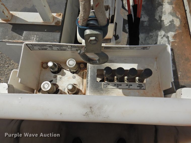 image for item GN9909 2016 Ford F550 Super Duty  bucket truck