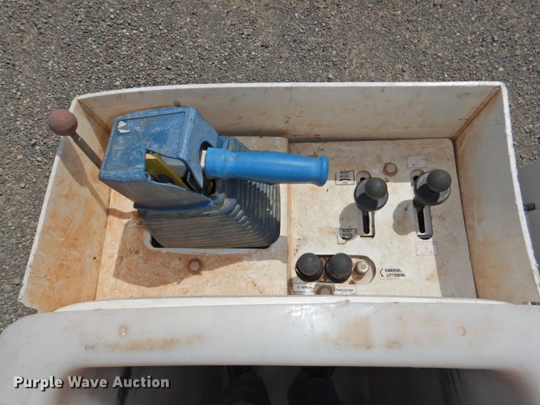 image for item GN9909 2016 Ford F550 Super Duty  bucket truck