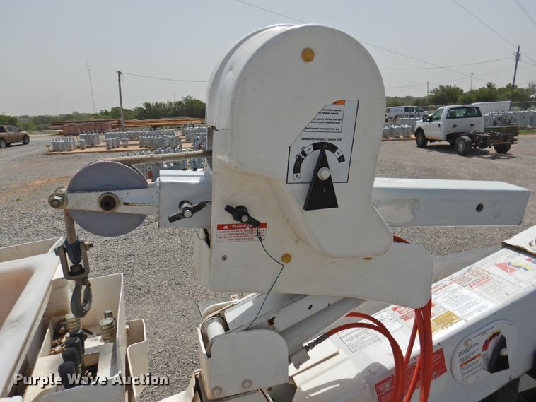 image for item GN9909 2016 Ford F550 Super Duty  bucket truck