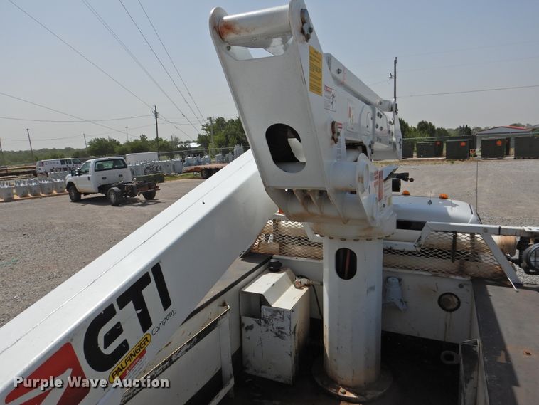 image for item GN9909 2016 Ford F550 Super Duty  bucket truck