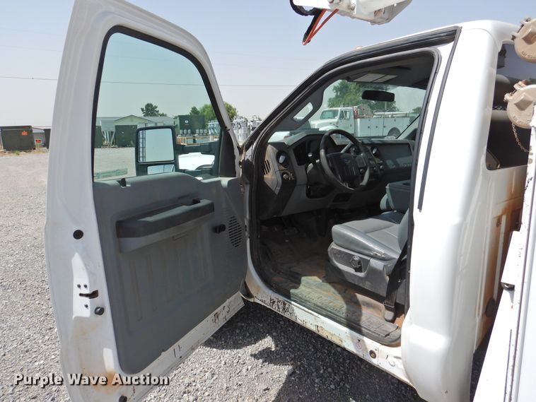 image for item GN9909 2016 Ford F550 Super Duty  bucket truck