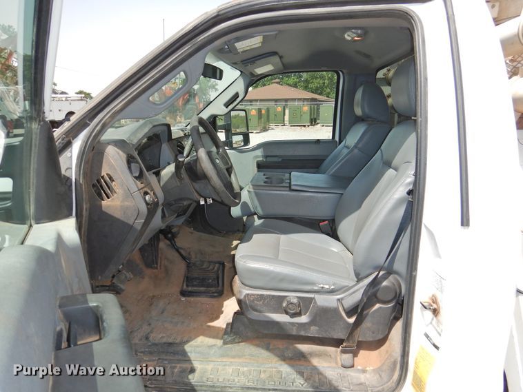 image for item GN9909 2016 Ford F550 Super Duty  bucket truck