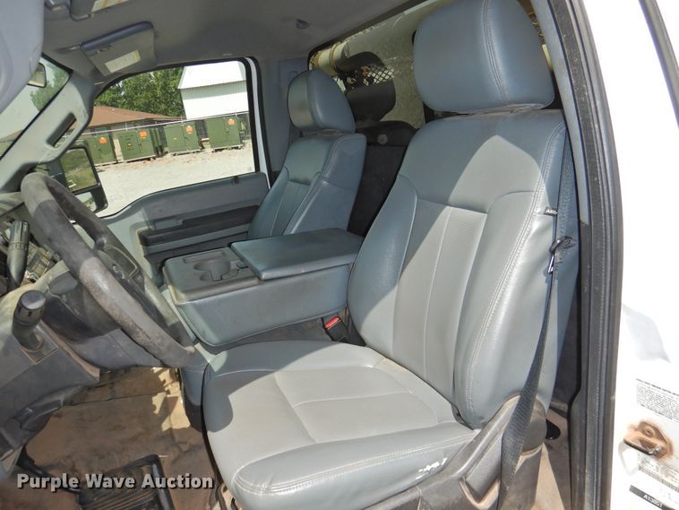 image for item GN9909 2016 Ford F550 Super Duty  bucket truck