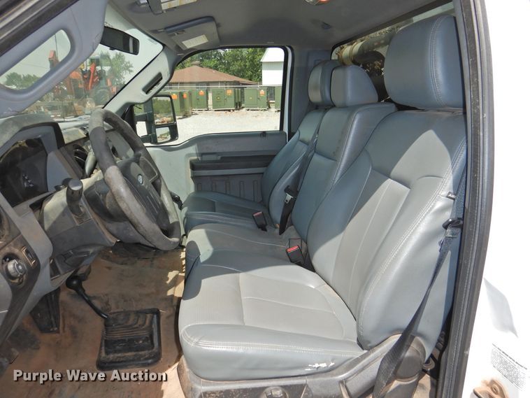 image for item GN9909 2016 Ford F550 Super Duty  bucket truck