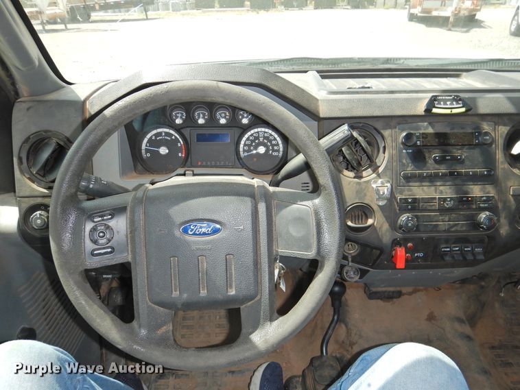 image for item GN9909 2016 Ford F550 Super Duty  bucket truck