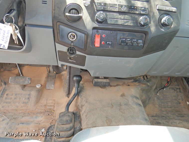 image for item GN9909 2016 Ford F550 Super Duty  bucket truck