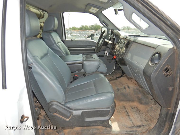 image for item GN9909 2016 Ford F550 Super Duty  bucket truck