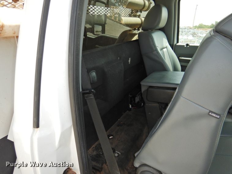 image for item GN9909 2016 Ford F550 Super Duty  bucket truck