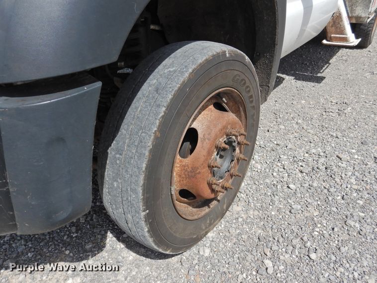 image for item GN9909 2016 Ford F550 Super Duty  bucket truck