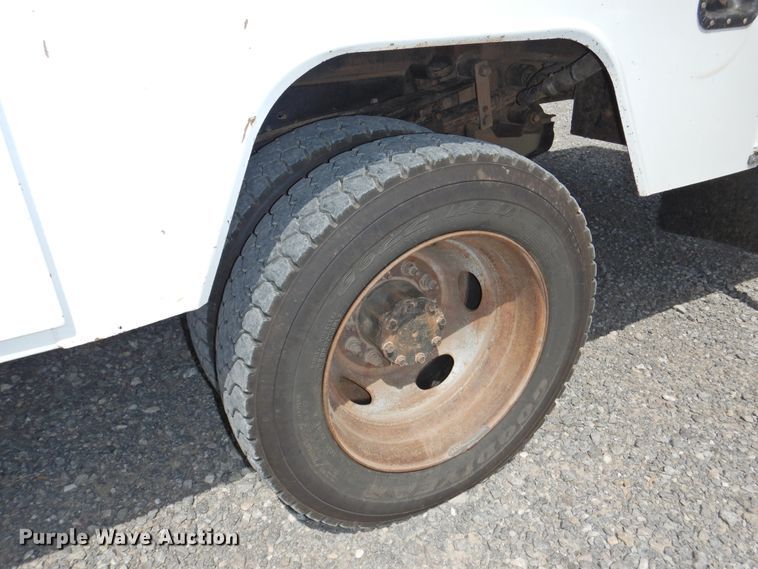 image for item GN9909 2016 Ford F550 Super Duty  bucket truck