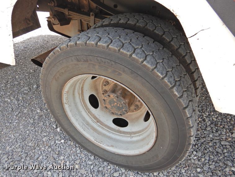 image for item GN9909 2016 Ford F550 Super Duty  bucket truck