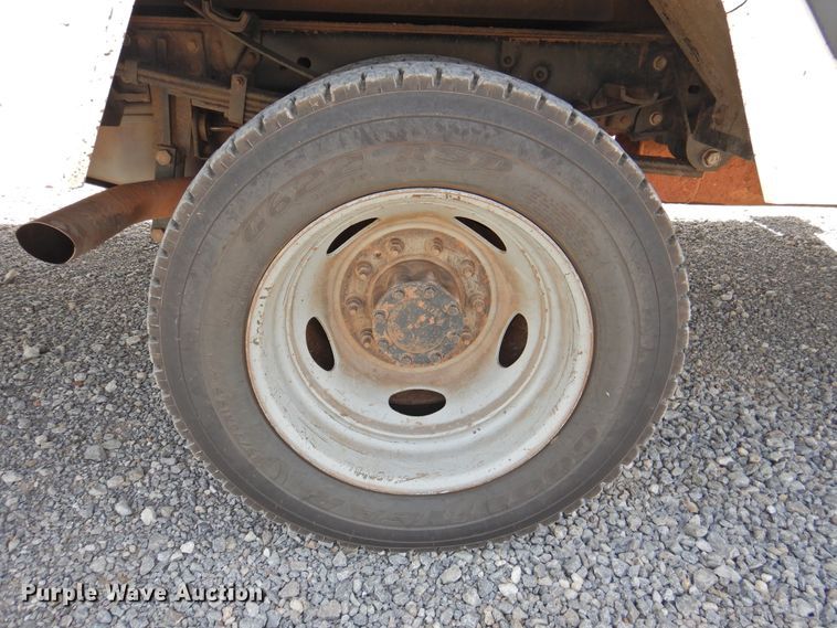 image for item GN9909 2016 Ford F550 Super Duty  bucket truck