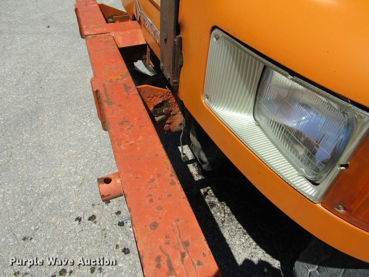 image for item GQ9021 1991 International 4900   dump truck