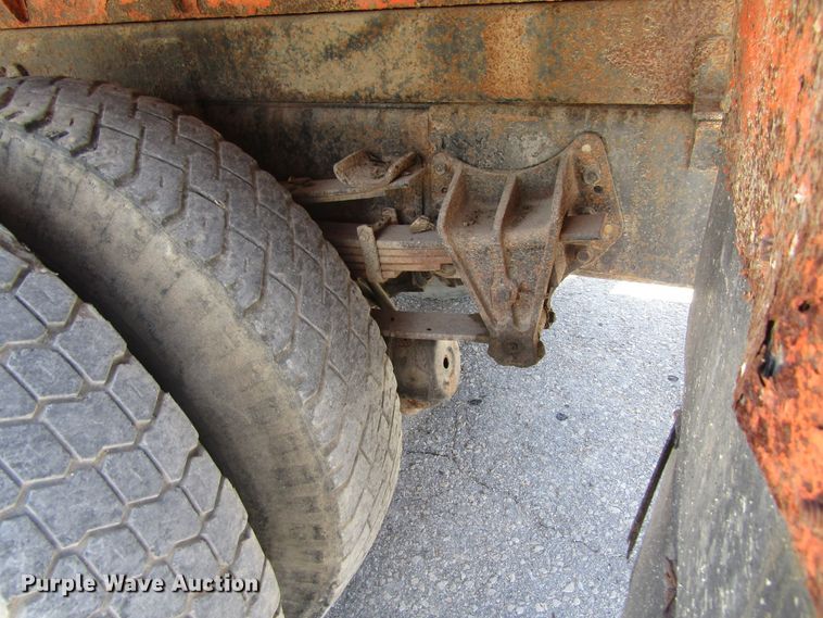 image for item GQ9021 1991 International 4900   dump truck