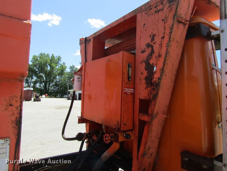 image for item GQ9021 1991 International 4900   dump truck