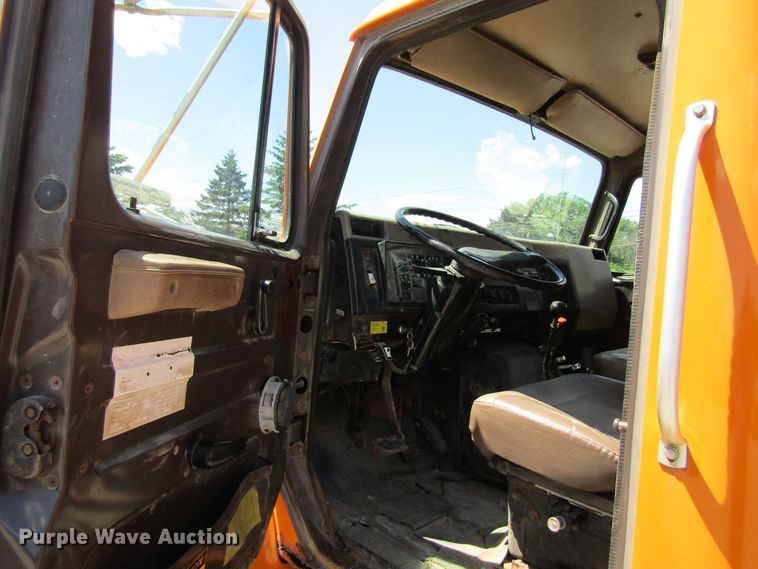 image for item GQ9021 1991 International 4900   dump truck