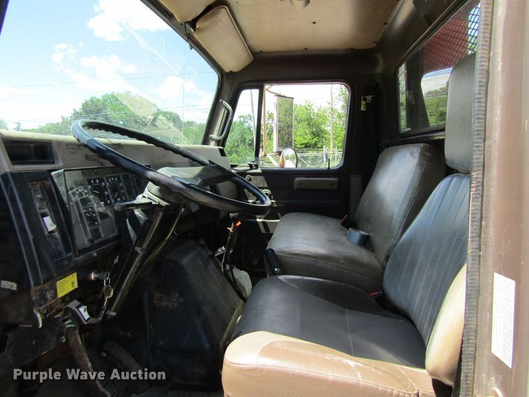 image for item GQ9021 1991 International 4900   dump truck