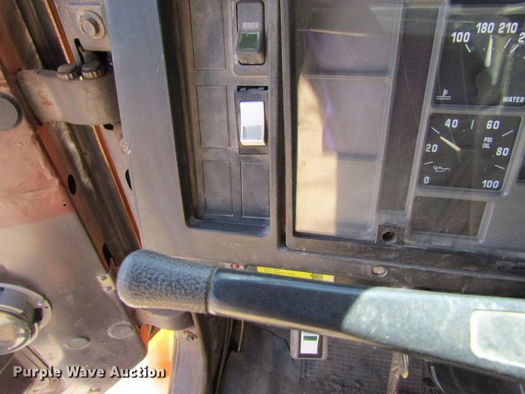 image for item GQ9021 1991 International 4900   dump truck