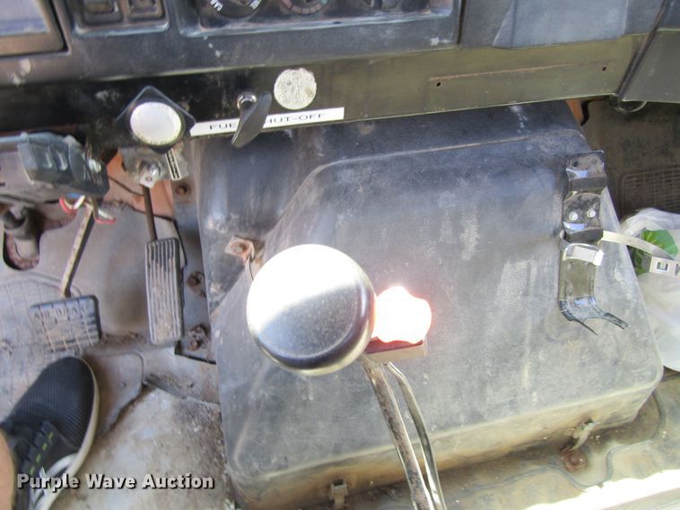 image for item GQ9021 1991 International 4900   dump truck