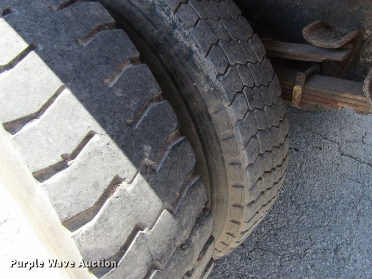 image for item GQ9021 1991 International 4900   dump truck