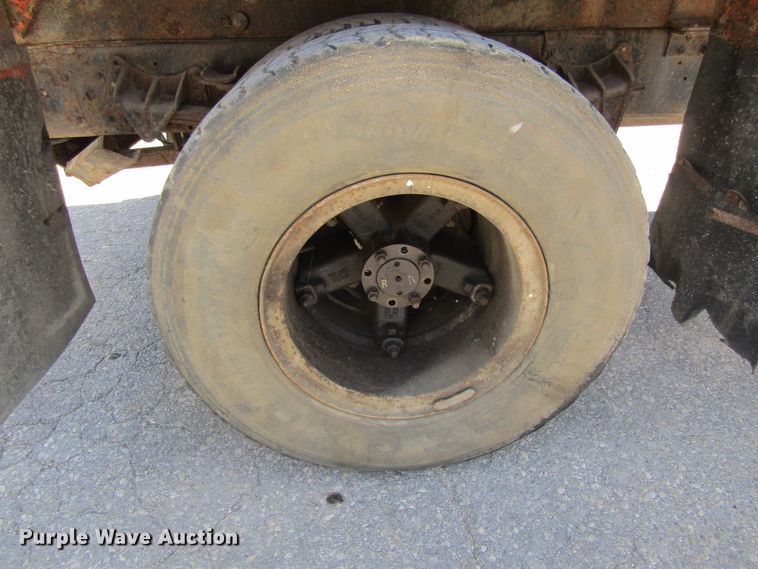 image for item GQ9021 1991 International 4900   dump truck