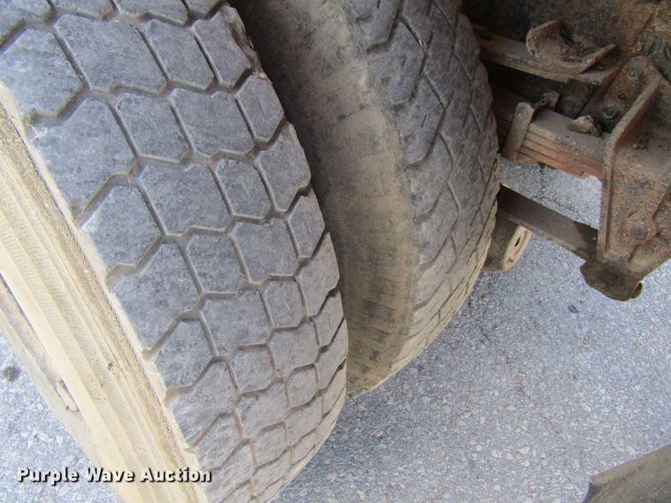 image for item GQ9021 1991 International 4900   dump truck