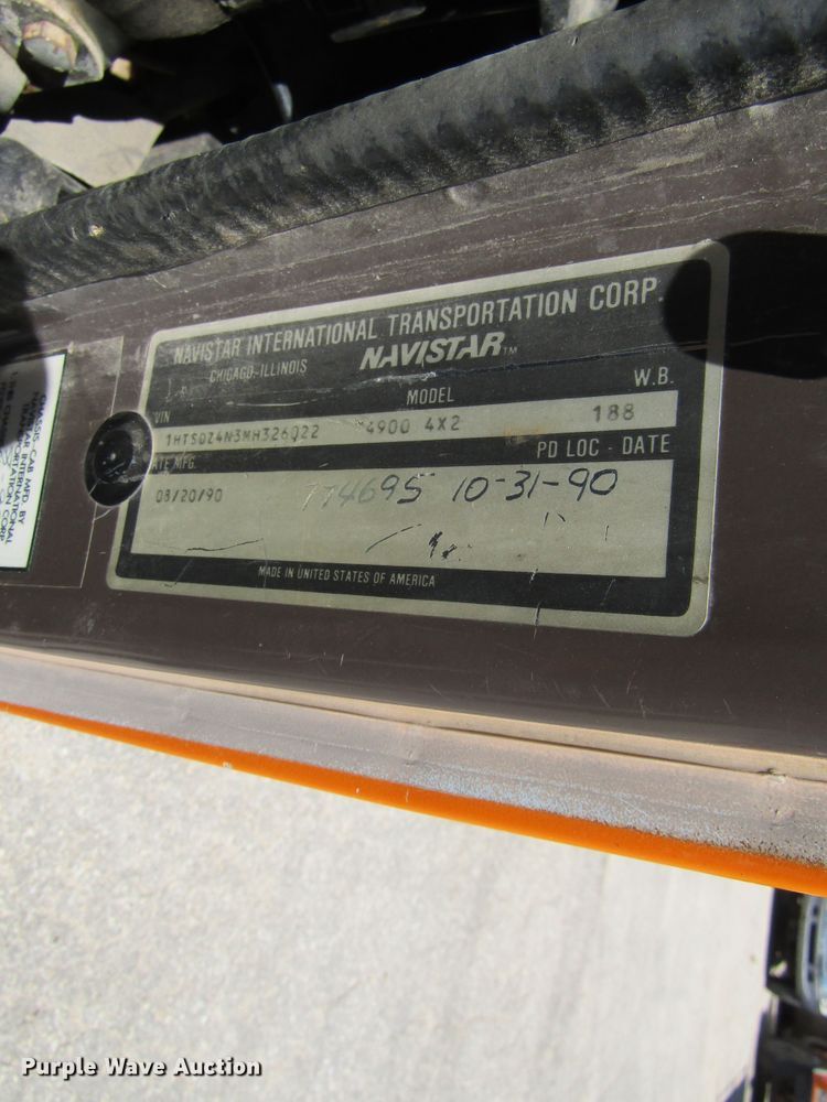 image for item GQ9021 1991 International 4900   dump truck