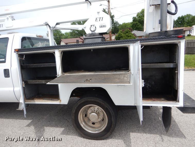 image for item GV9061 2011 Ford F550 Super Duty XL  bucket truck