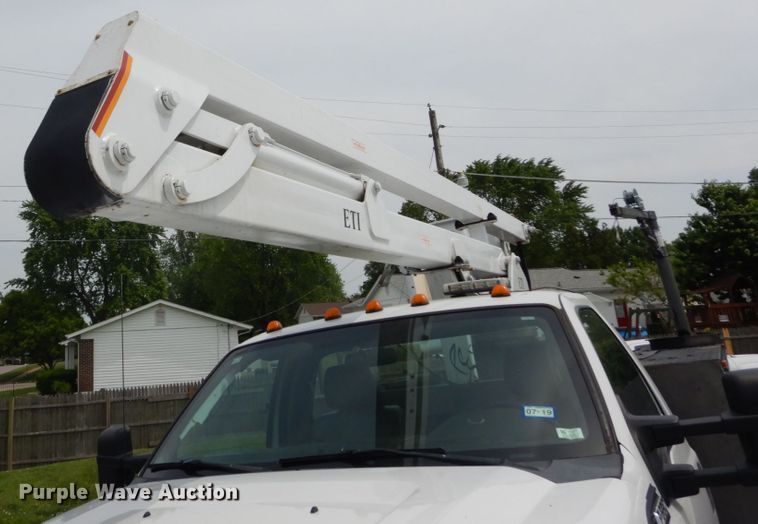 image for item GV9061 2011 Ford F550 Super Duty XL  bucket truck