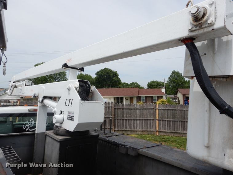 image for item GV9061 2011 Ford F550 Super Duty XL  bucket truck