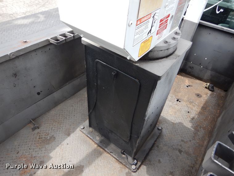 image for item GV9061 2011 Ford F550 Super Duty XL  bucket truck