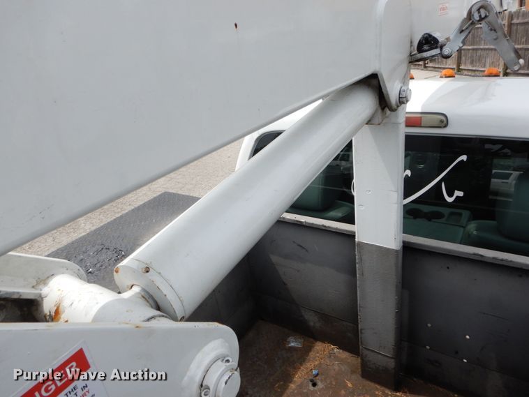 image for item GV9061 2011 Ford F550 Super Duty XL  bucket truck