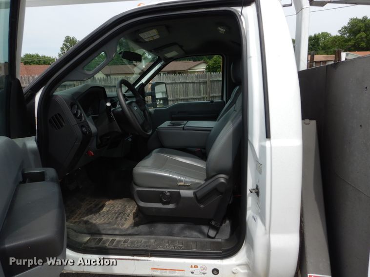 image for item GV9061 2011 Ford F550 Super Duty XL  bucket truck