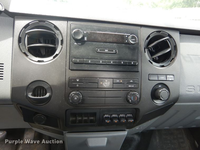 image for item GV9061 2011 Ford F550 Super Duty XL  bucket truck