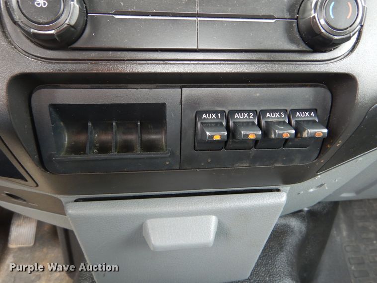 image for item GV9061 2011 Ford F550 Super Duty XL  bucket truck