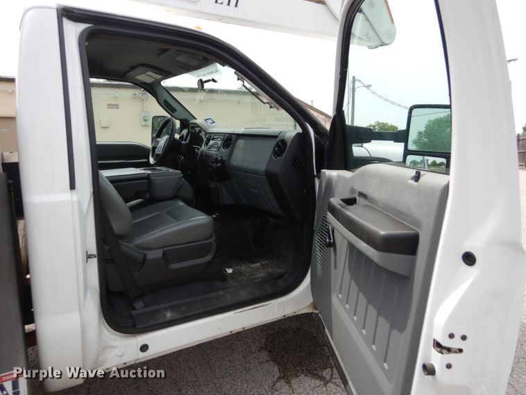 image for item GV9061 2011 Ford F550 Super Duty XL  bucket truck