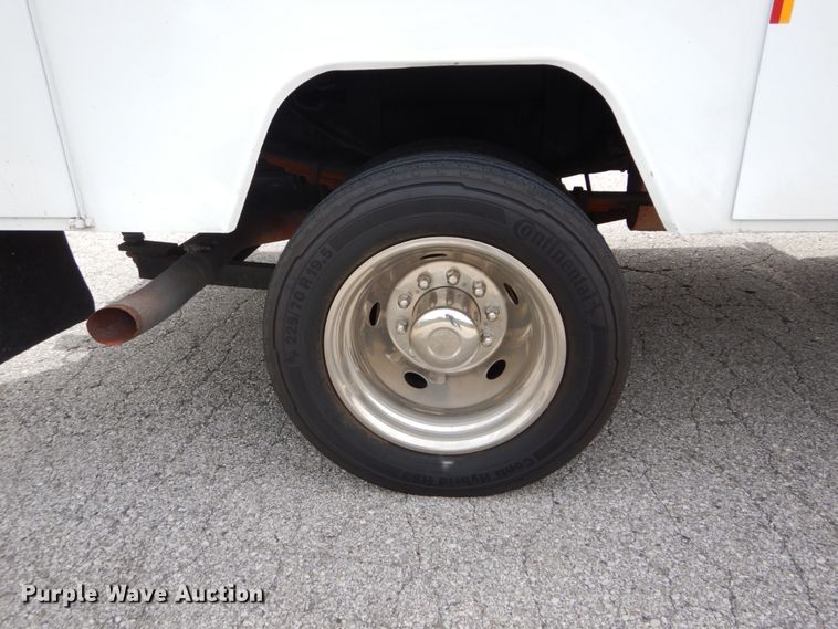 image for item GV9061 2011 Ford F550 Super Duty XL  bucket truck