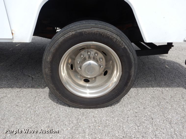 image for item GV9061 2011 Ford F550 Super Duty XL  bucket truck