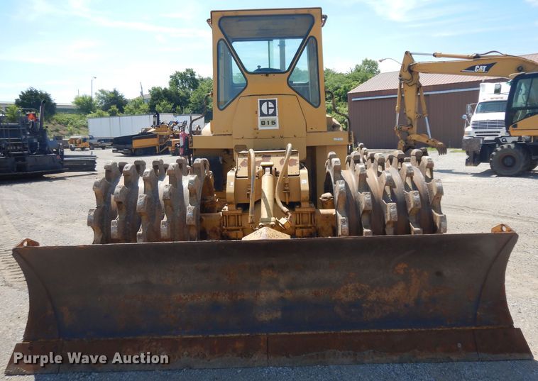 image for item GW9169 1980 Caterpillar 815  soil compactor
