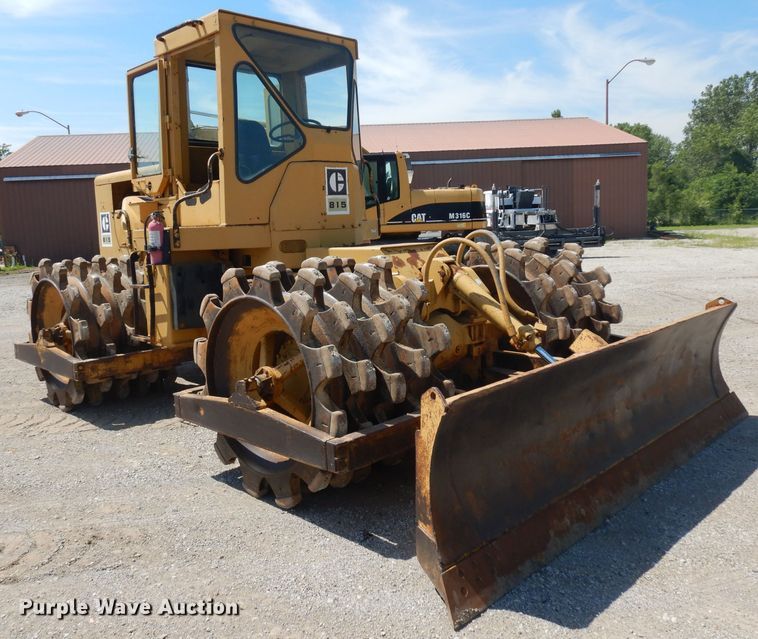 image for item GW9169 1980 Caterpillar 815  soil compactor