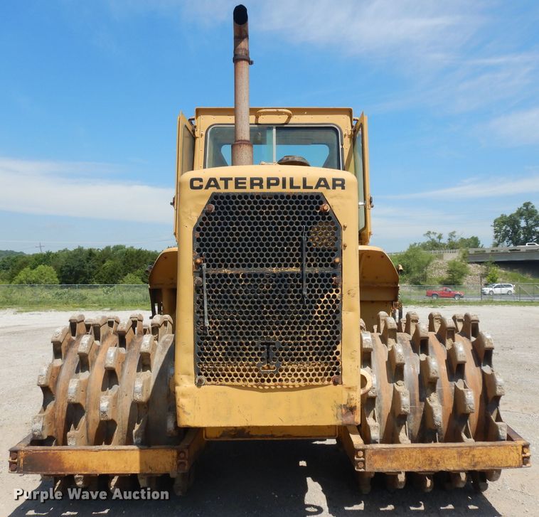 image for item GW9169 1980 Caterpillar 815  soil compactor