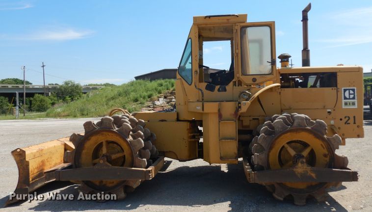 image for item GW9169 1980 Caterpillar 815  soil compactor