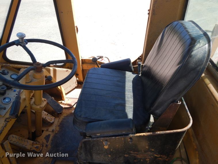 image for item GW9169 1980 Caterpillar 815  soil compactor