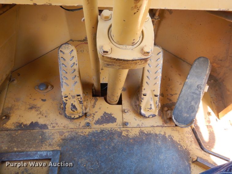 image for item GW9169 1980 Caterpillar 815  soil compactor