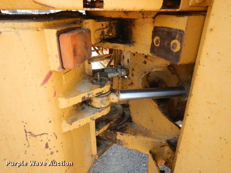 image for item GW9169 1980 Caterpillar 815  soil compactor