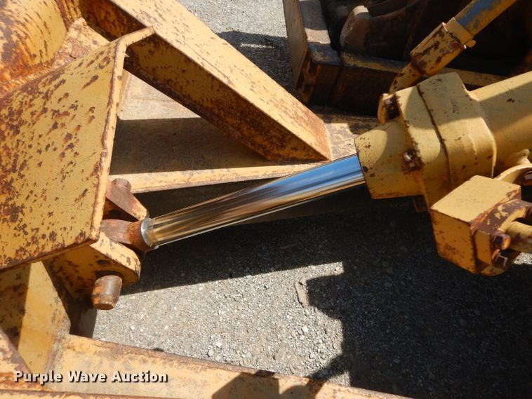 image for item GW9169 1980 Caterpillar 815  soil compactor