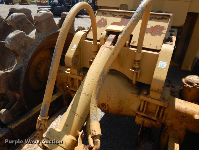 image for item GW9169 1980 Caterpillar 815  soil compactor